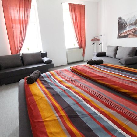 Zx Quad Room In Meidling Vienna Exterior photo