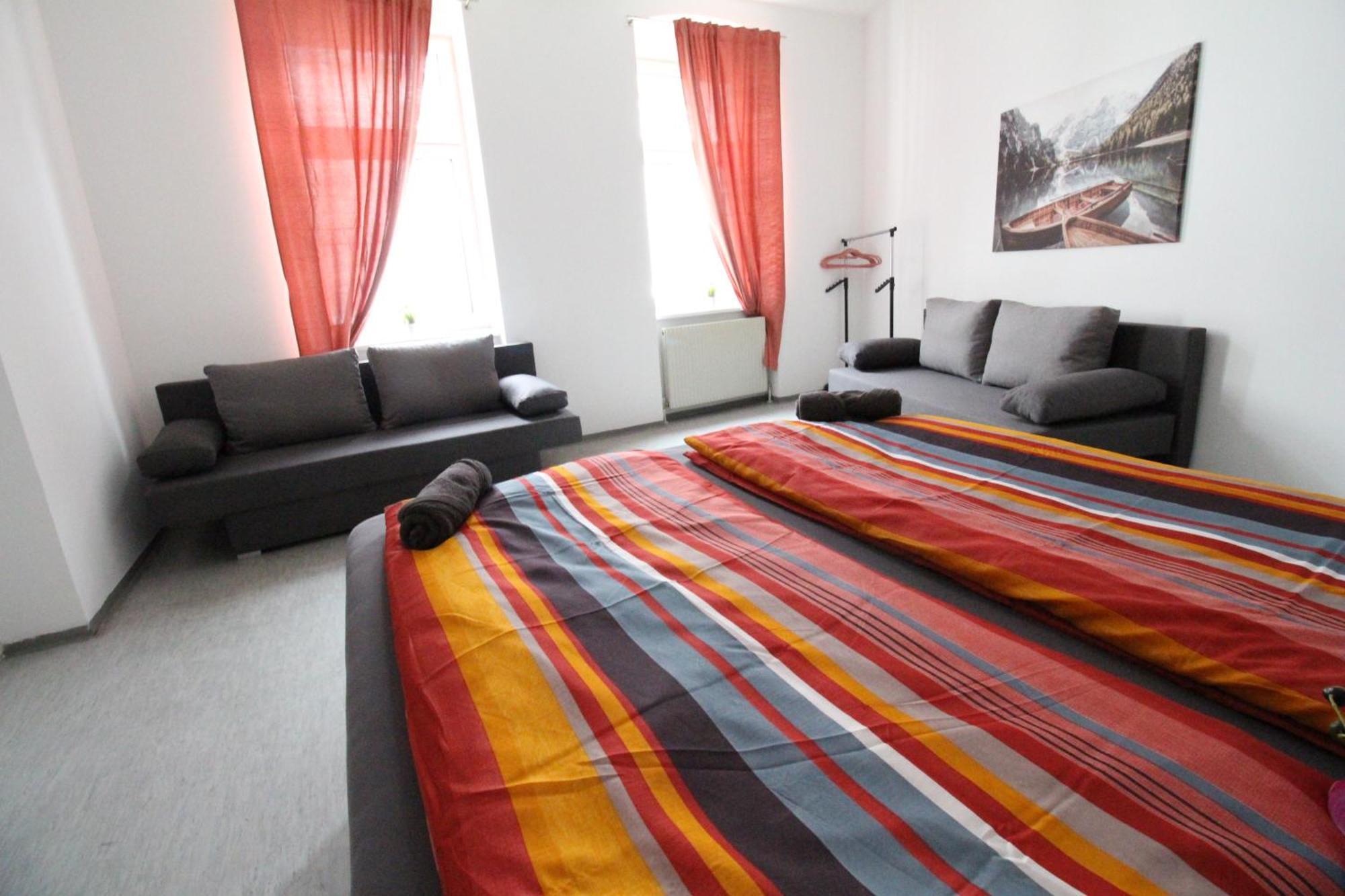 Zx Quad Room In Meidling Vienna Exterior photo