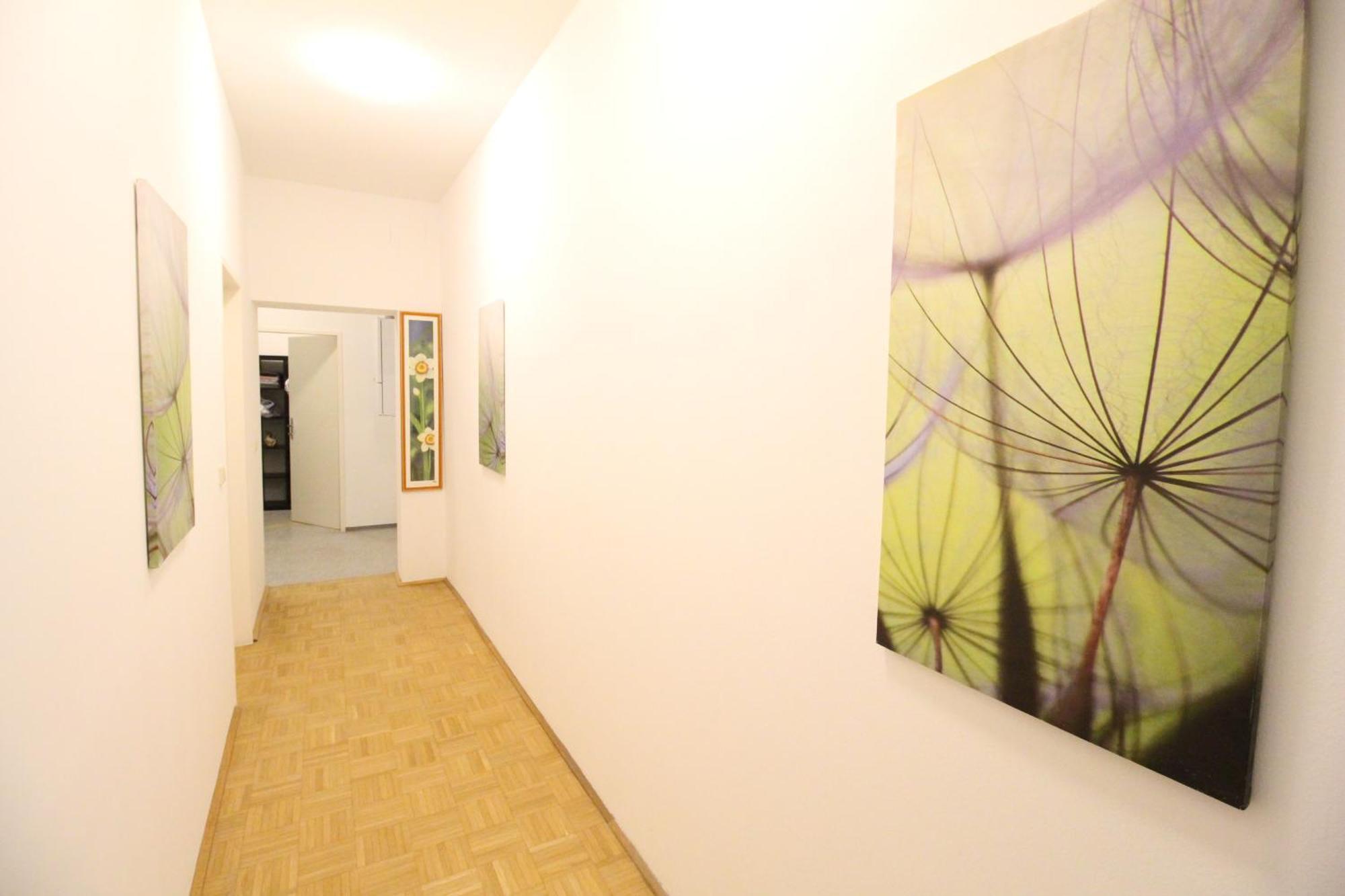 Zx Quad Room In Meidling Vienna Exterior photo