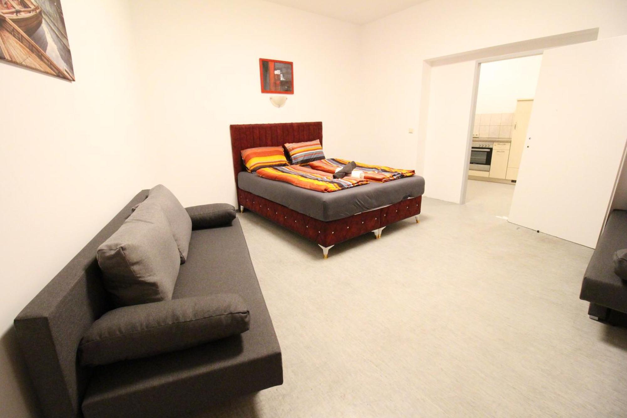 Zx Quad Room In Meidling Vienna Exterior photo