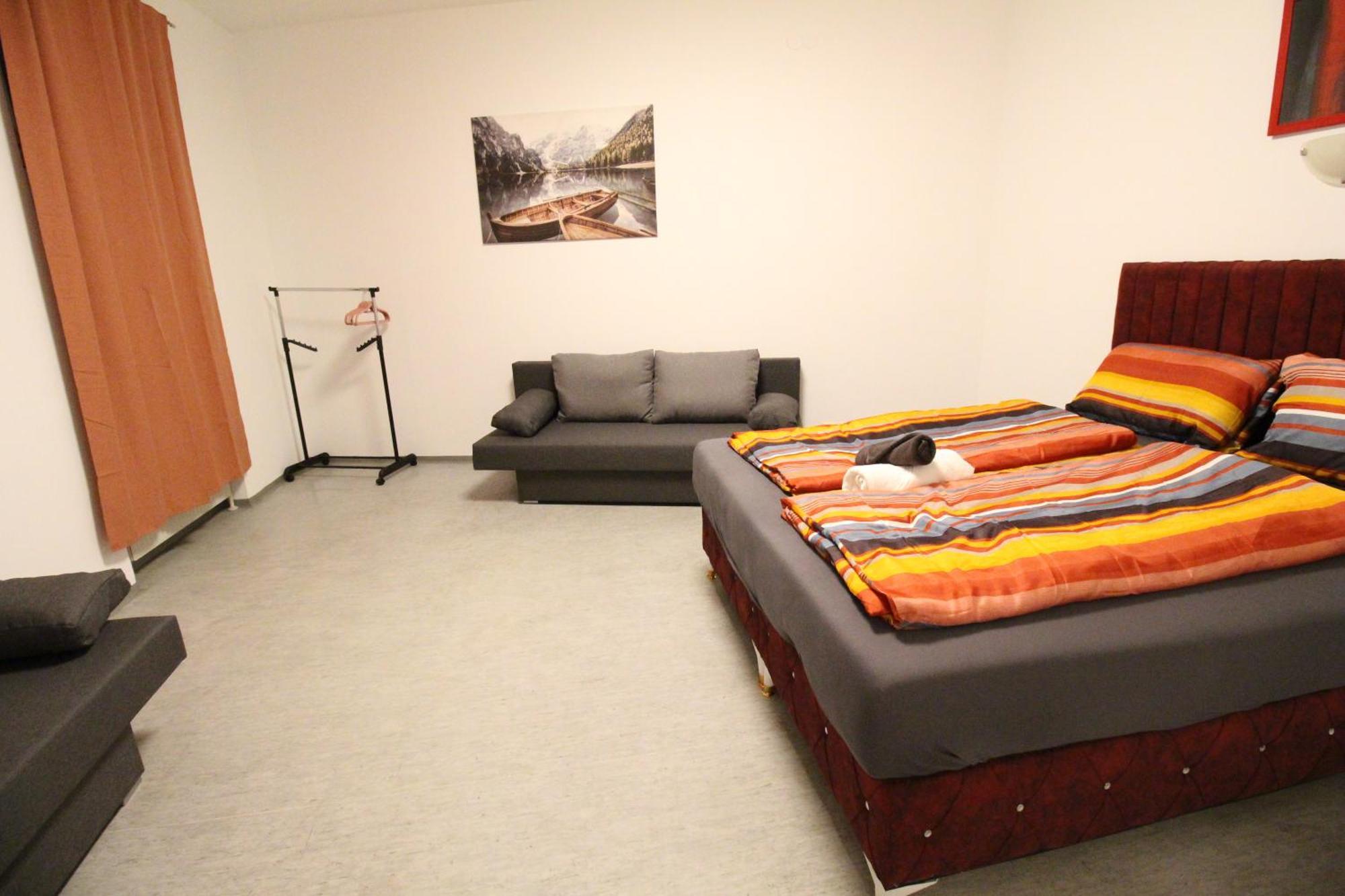 Zx Quad Room In Meidling Vienna Exterior photo