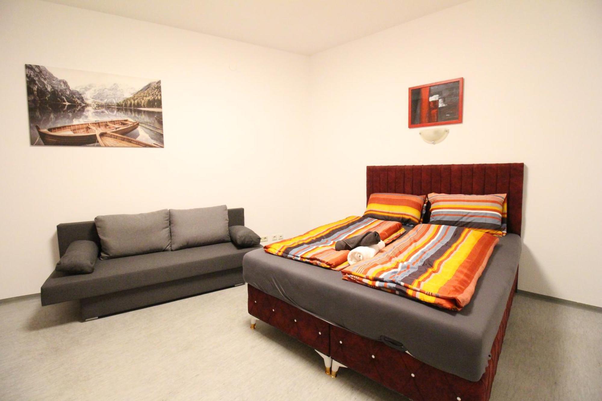 Zx Quad Room In Meidling Vienna Exterior photo